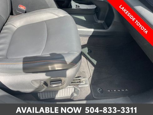 Used 2021 Toyota Sienna XSE FWD image 17