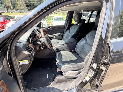 Used 2014 Mercedes-Benz GL 550 4MATIC image 24