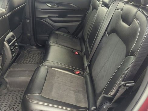 Used 2024 Jeep Grand Cherokee Altitude image 20