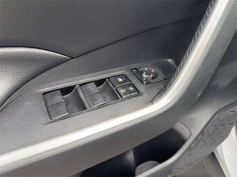 Used 2019 Toyota RAV4 LE image 12