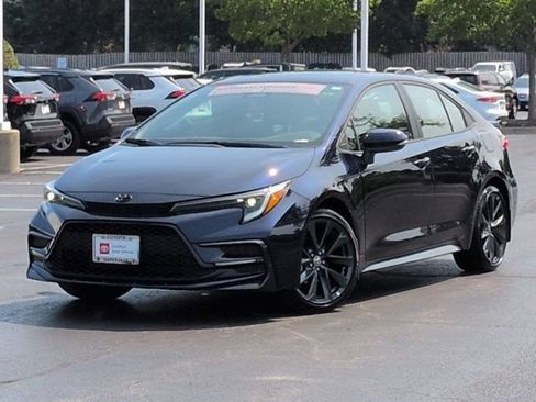 Certified 2025 Toyota Corolla SE w/ SE Premium Package FWD image 2