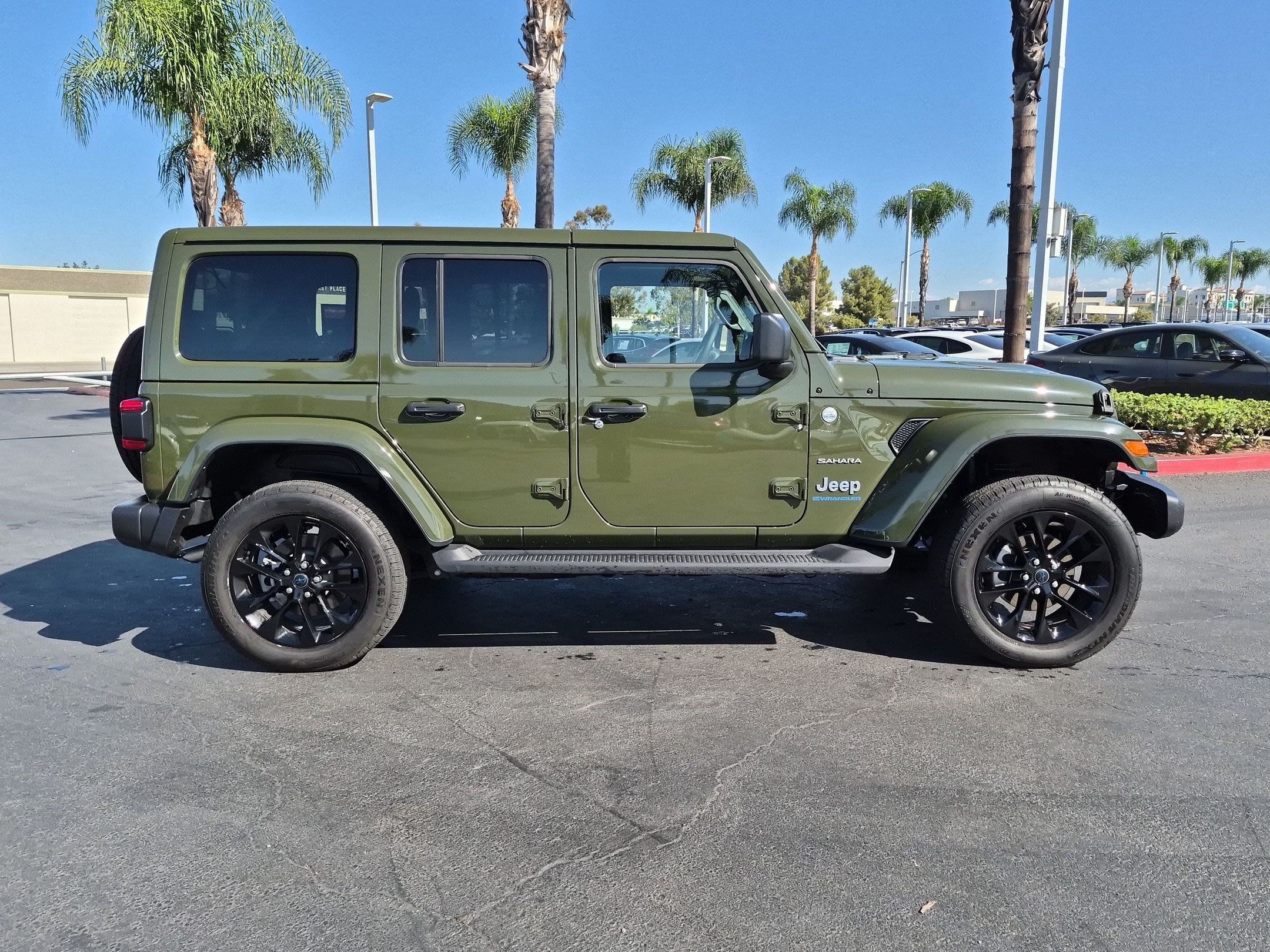 Used 2024 Jeep Wrangler Unlimited Sahara w/ Safety Group AWD/4WD image 11