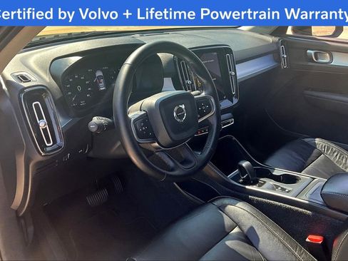 Used 2022 Volvo XC40 T5 Momentum image 17