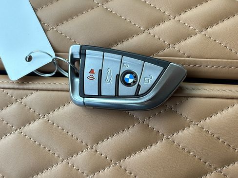 Used 2022 BMW 750i xDrive w/ Luxury Rear Seating Package AWD/4WD image 36
