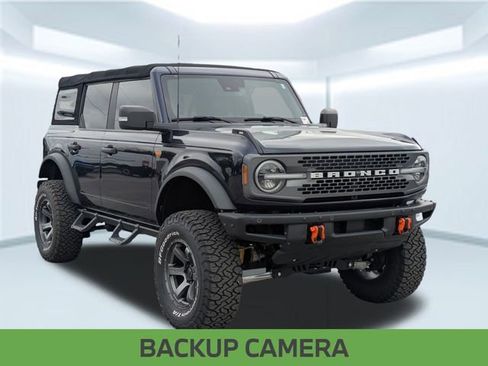 Used 2021 Ford Bronco Badlands image 8