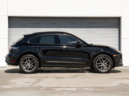 Certified 2024 Porsche Macan AWD/4WD image 32