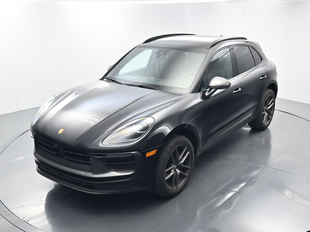 Used 2025 Porsche Macan AWD/4WD image 32