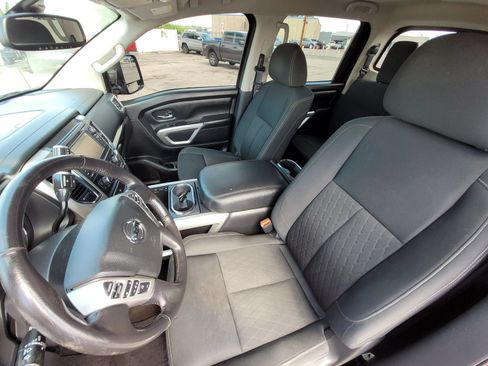 Used 2018 Nissan Titan SV w/ SV Convenience Package AWD/4WD image 9