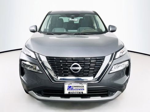 Used 2023 Nissan Rogue SV image 2