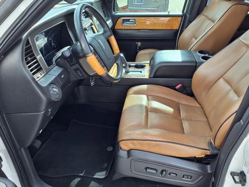 Used 2012 Lincoln Navigator L 4WD image 17