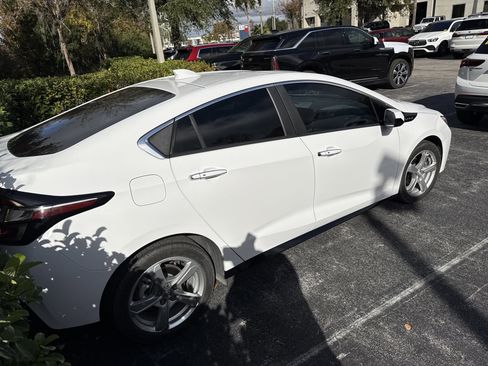 Used 2017 Chevrolet Volt LT w/ Comfort Package image 3