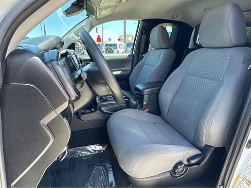 Used 2022 Toyota Tacoma SR RWD image 8