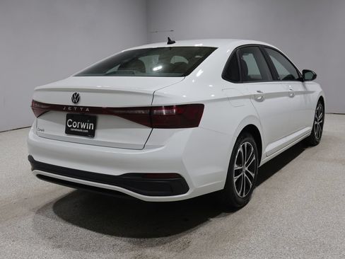 Used 2025 Volkswagen Jetta Sport FWD image 2
