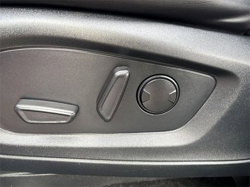 Used 2021 Ford Explorer XLT w/ Equipment Group 202A image 16