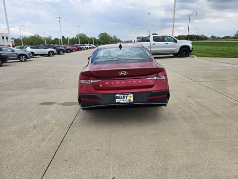 Used 2025 Hyundai Elantra SEL FWD image 11