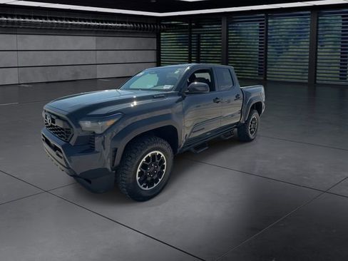 Used 2025 Toyota Tacoma TRD Off-Road AWD/4WD image 4