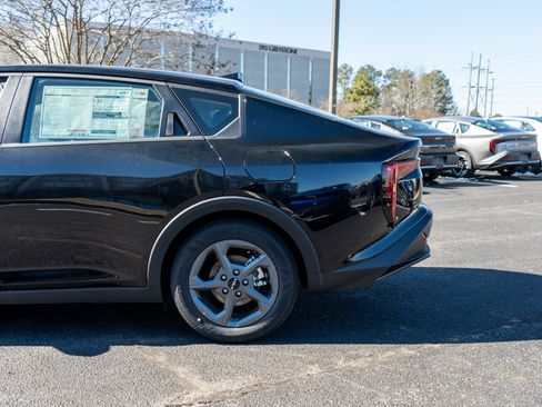 New 2025 Kia K4 LXS image 5