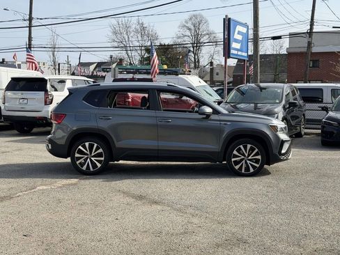 Used 2023 Volkswagen Taos SE image 9