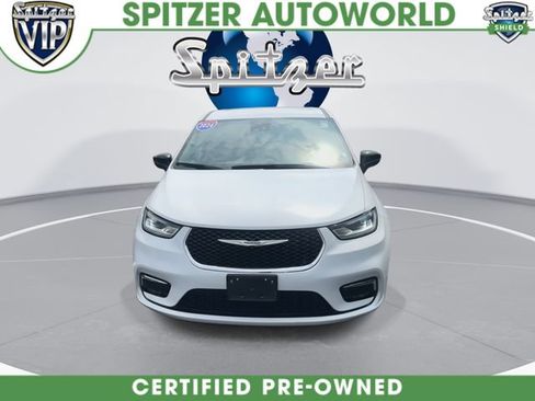 Used 2024 Chrysler Pacifica Limited FWD image 3