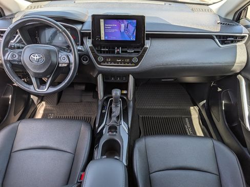 Used 2023 Toyota Corolla Cross XLE w/ Convenience Package FWD image 4