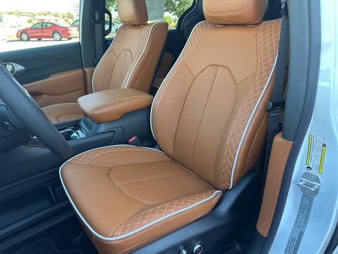 New 2026 Chrysler Pacifica Pinnacle w/ Trailer Tow Group image 63