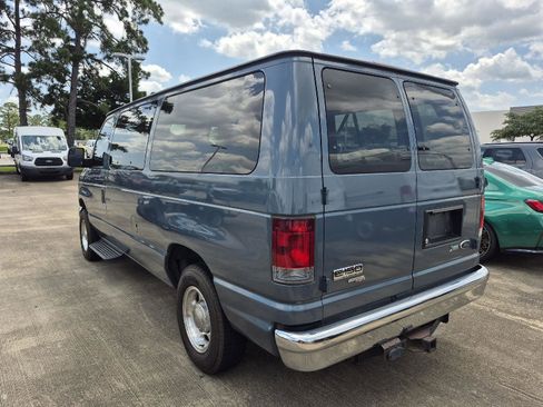 Used 2012 Ford E-150 and Econoline 150 Wagon w/ XLT Premium Pkg RWD image 4