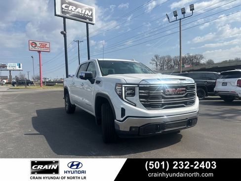 Used 2025 GMC Sierra 1500 SLT image 1