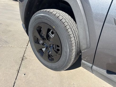 Used 2020 Toyota RAV4 LE image 9