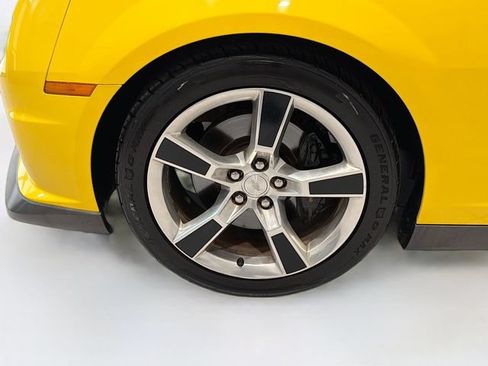 Used 2010 Chevrolet Camaro SS w/ LPO, Ground Effects Package RWD image 22