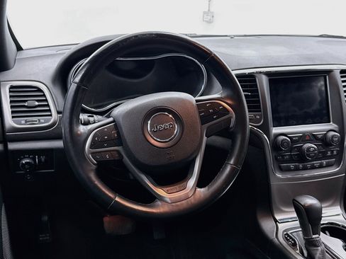 Used 2018 Jeep Grand Cherokee Altitude AWD/4WD image 17