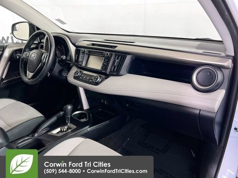 Used 2017 Toyota RAV4 XLE FWD image 28