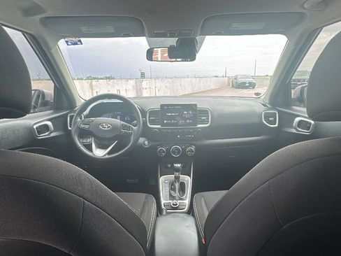 Used 2024 Hyundai Venue SEL FWD image 30