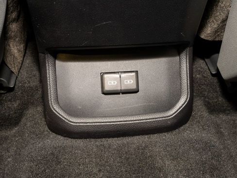 Used 2023 Toyota Highlander LE image 8