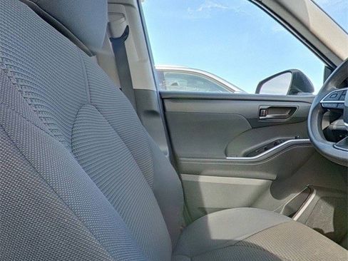 Used 2023 Toyota Highlander L image 27