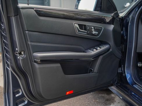 Used 2015 Mercedes-Benz E 250 BlueTEC 4MATIC Sedan image 9
