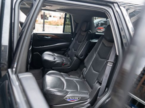 Used 2020 Cadillac Escalade Premium Luxury image 21