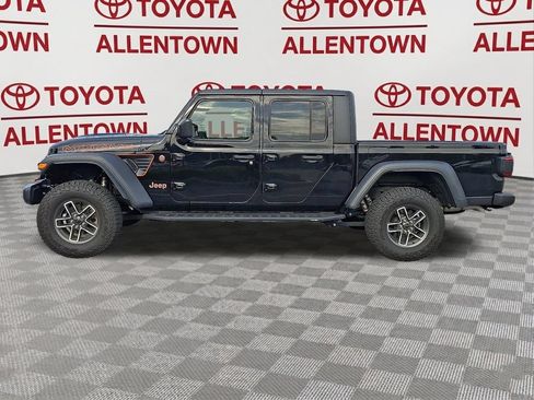 Used 2025 Jeep Gladiator Mojave w/ Convenience Group AWD/4WD image 4