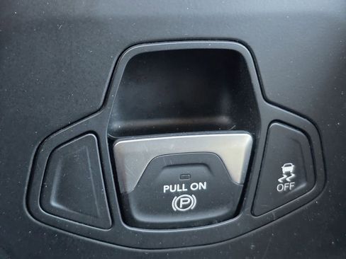 Used 2018 Jeep Renegade Sport w/ Power & Air Group image 9