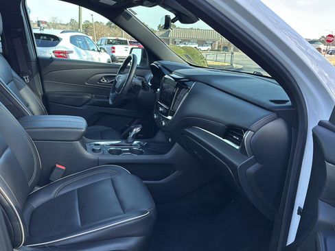 Used 2022 Chevrolet Traverse Premier w/ Redline Edition image 10