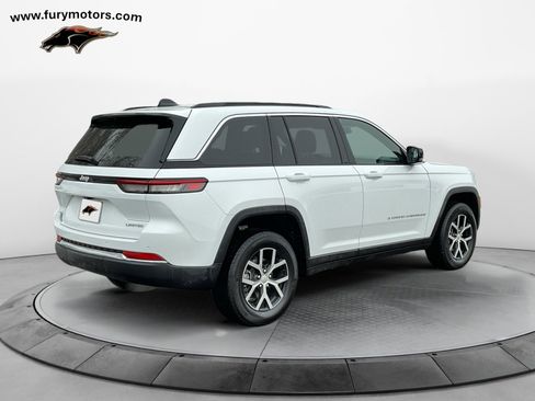 Used 2025 Jeep Grand Cherokee Limited image 4