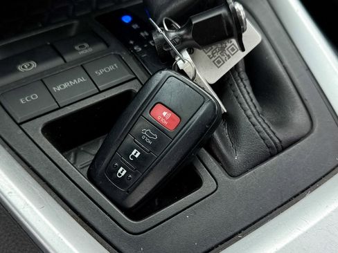 Used 2019 Toyota RAV4 XLE Premium image 35