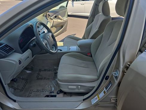 Used 2010 Toyota Camry LE FWD image 10
