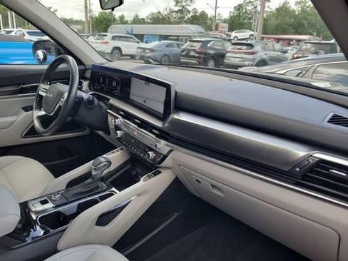 Used 2025 Kia Telluride S FWD image 34