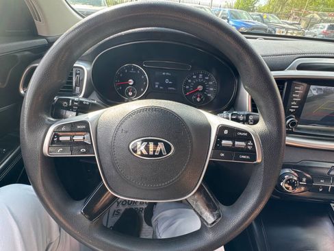 Used 2019 Kia Sorento FWD image 19