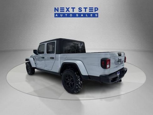 Used 2022 Jeep Gladiator Sport AWD/4WD image 5