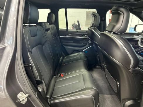 Used 2023 Jeep Grand Cherokee Overland w/ Luxury Tech Group IV AWD/4WD image 18