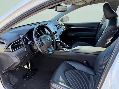 Used 2023 Toyota Camry SE FWD image 4