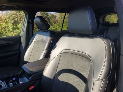 New 2025 Jeep Grand Cherokee L Altitude RWD image 15