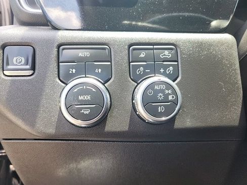 Used 2025 GMC Sierra 1500 SLT AWD/4WD image 44