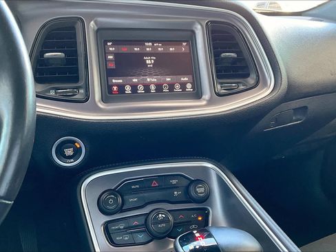 Used 2019 Dodge Challenger SXT RWD image 33